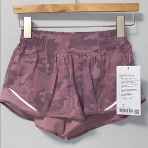 🍋 Lululemon Hotty Hot Shorts Pink Camo